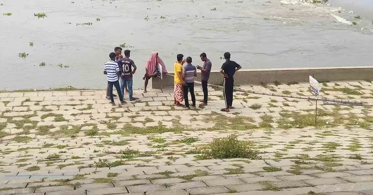 মহানন্দা নদীর তীর